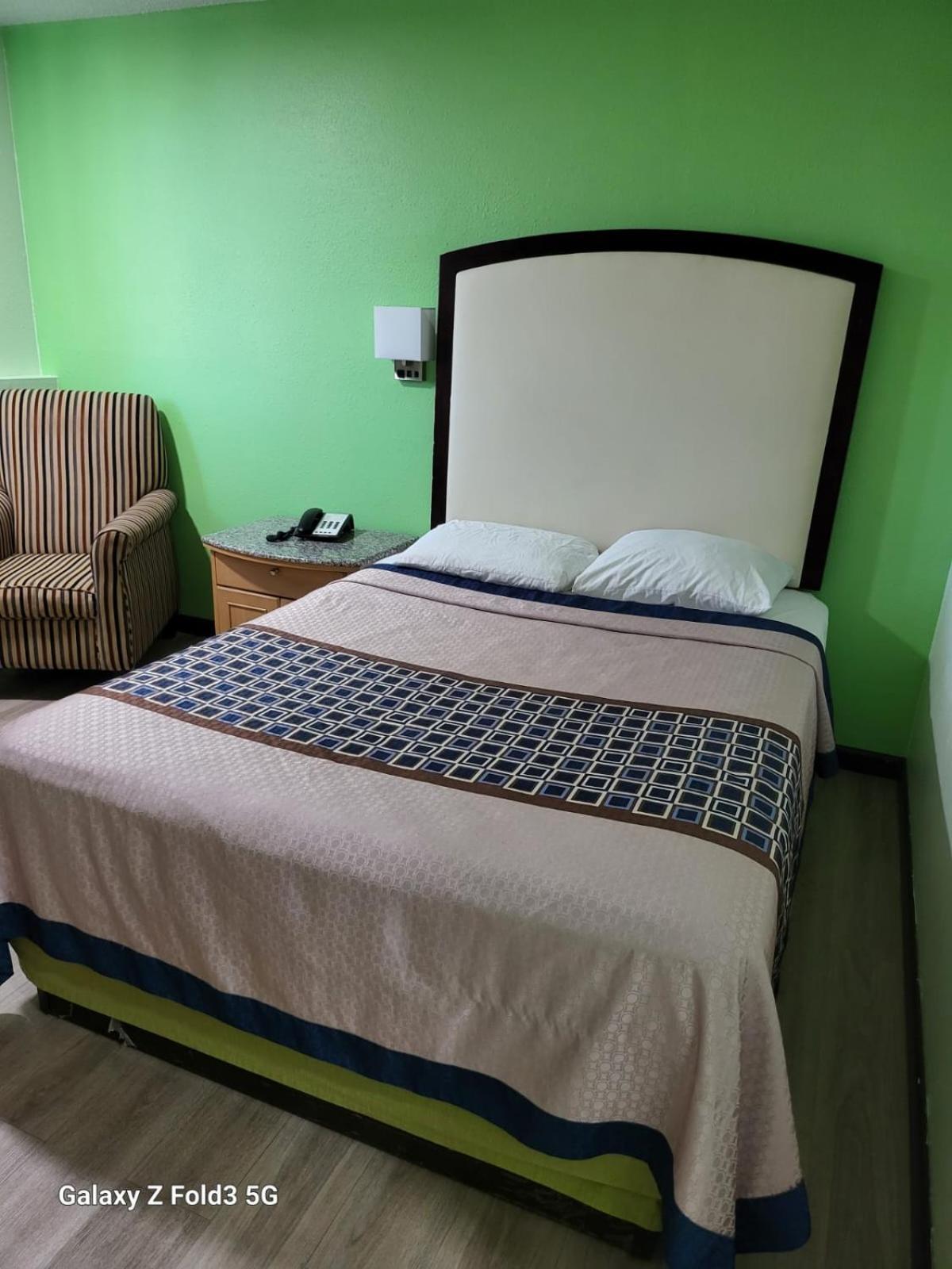 Value Inn & Suites Салина Екстериор снимка