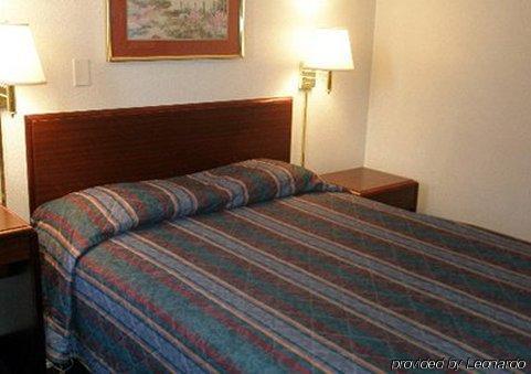 Value Inn & Suites Салина Екстериор снимка
