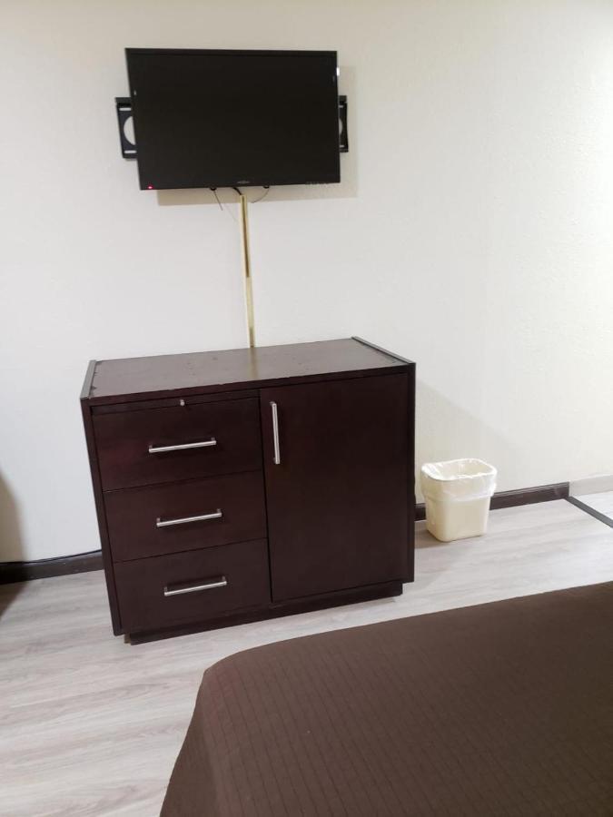 Value Inn & Suites Салина Екстериор снимка