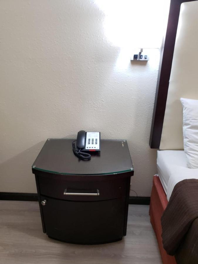 Value Inn & Suites Салина Екстериор снимка